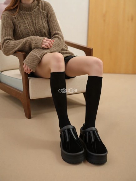 Ugg Classic Slipons Black